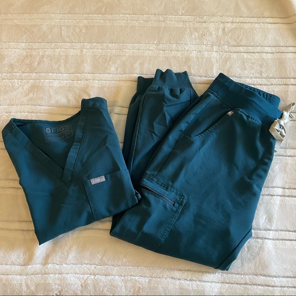 Figs Tops - FIGS Set